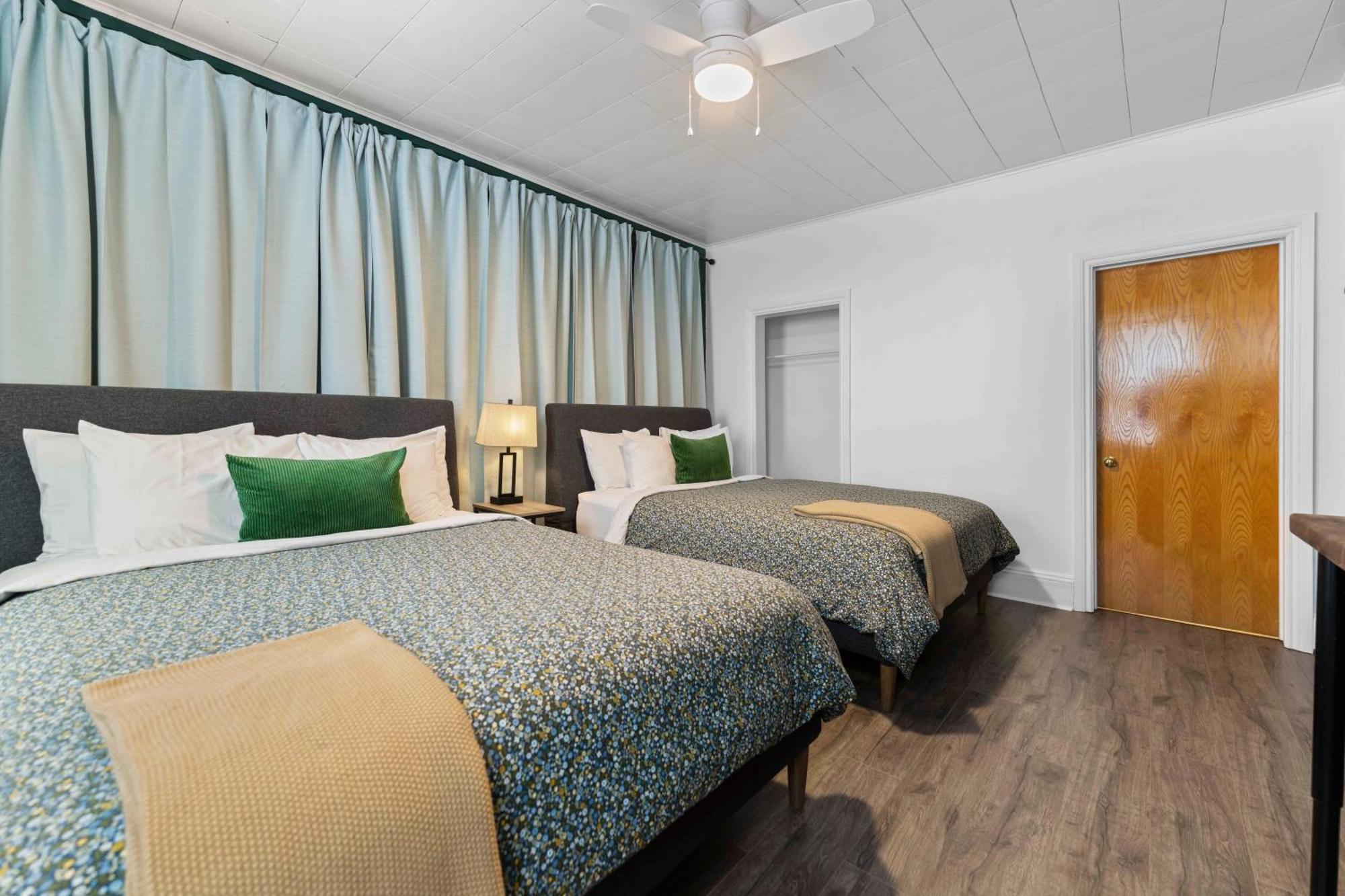 Balmoral Hotel Barrys Bay ภายนอก รูปภาพ